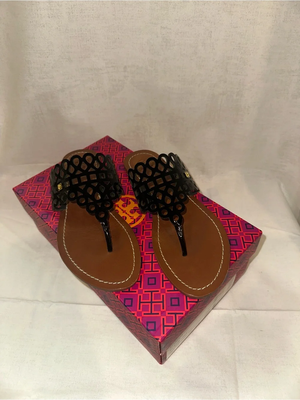 Tory Burch Davy Laser Cut Thong Sandal Size 6.5